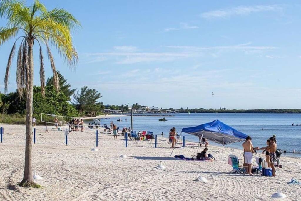 River Delight,Studio109, Beach & Pool Steps Away + Wifi Ruskin Esterno foto