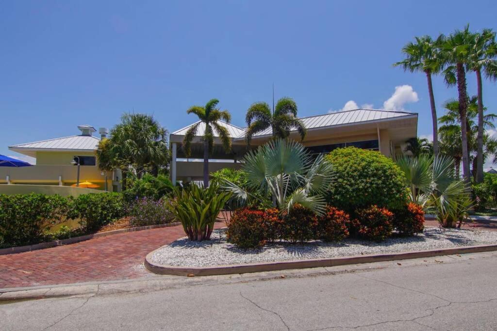 River Delight,Studio109, Beach & Pool Steps Away + Wifi Ruskin Esterno foto