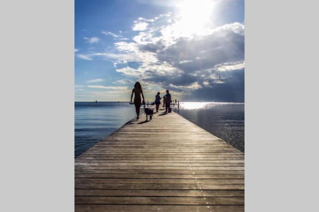 River Delight,Studio109, Beach & Pool Steps Away + Wifi Ruskin Esterno foto