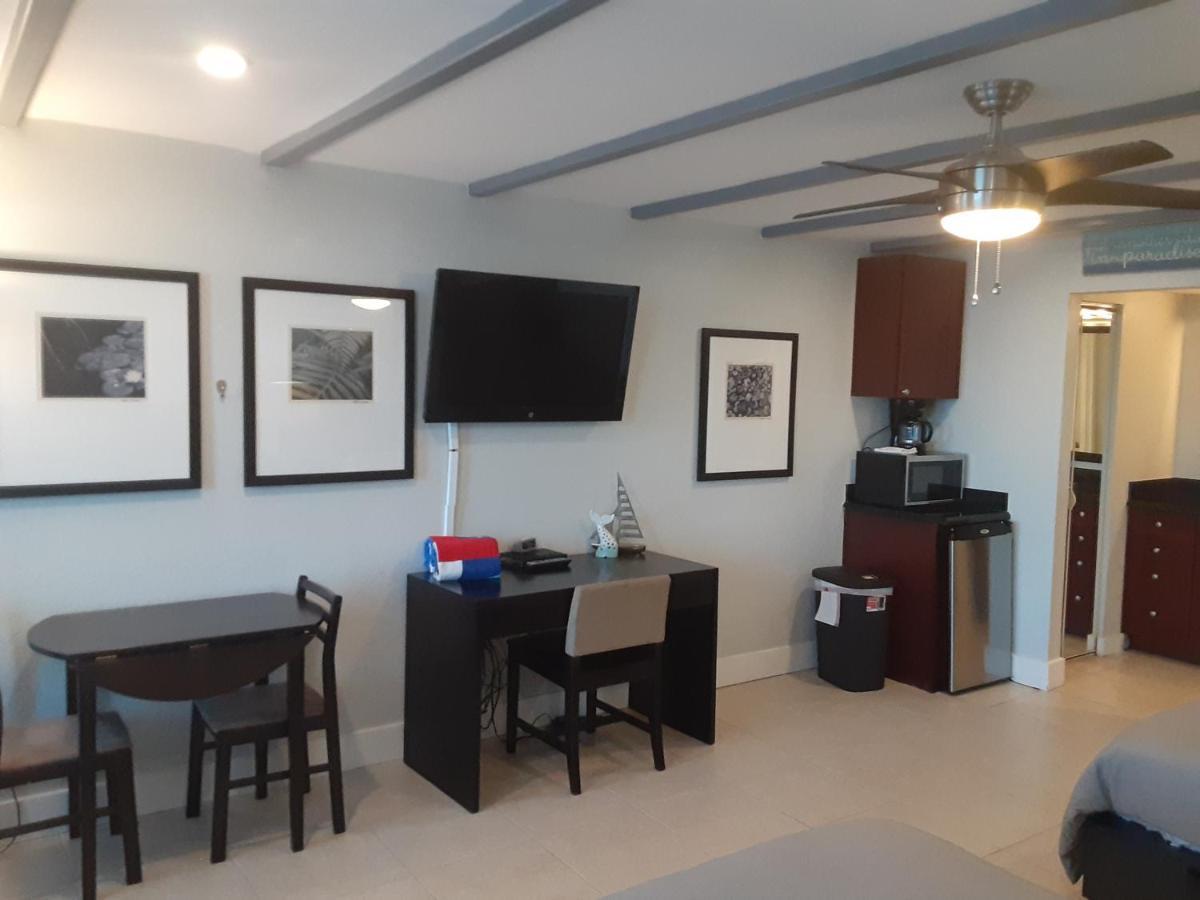 River Delight,Studio109, Beach & Pool Steps Away + Wifi Ruskin Esterno foto