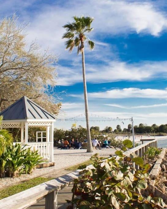 River Delight,Studio109, Beach & Pool Steps Away + Wifi Ruskin Esterno foto