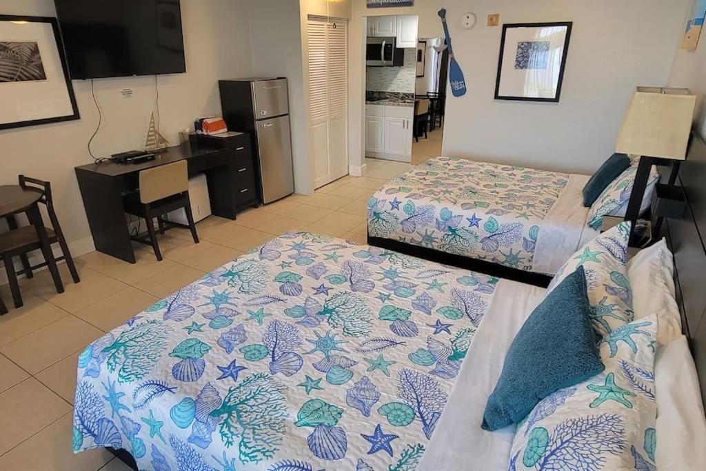River Delight,Studio109, Beach & Pool Steps Away + Wifi Ruskin Esterno foto