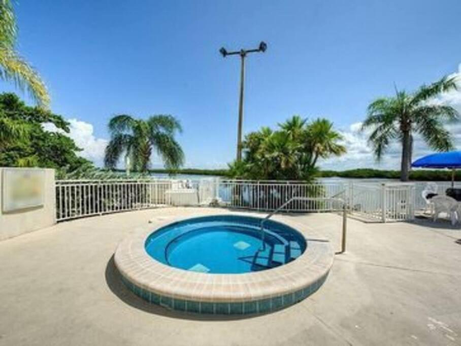 River Delight,Studio109, Beach & Pool Steps Away + Wifi Ruskin Esterno foto